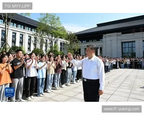 卢指导谈球员融入理念强调保持本色与个人打法的重要性